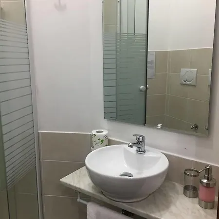 Damiani & Sister Guesthouse Bed & Breakfast 2*